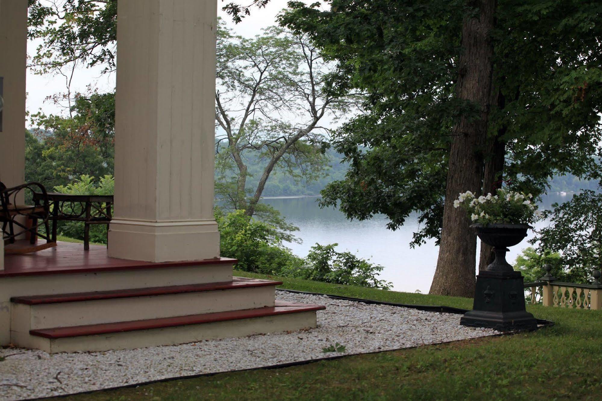 Oakcliff Bed And Breakfast Halfmoon Екстериор снимка