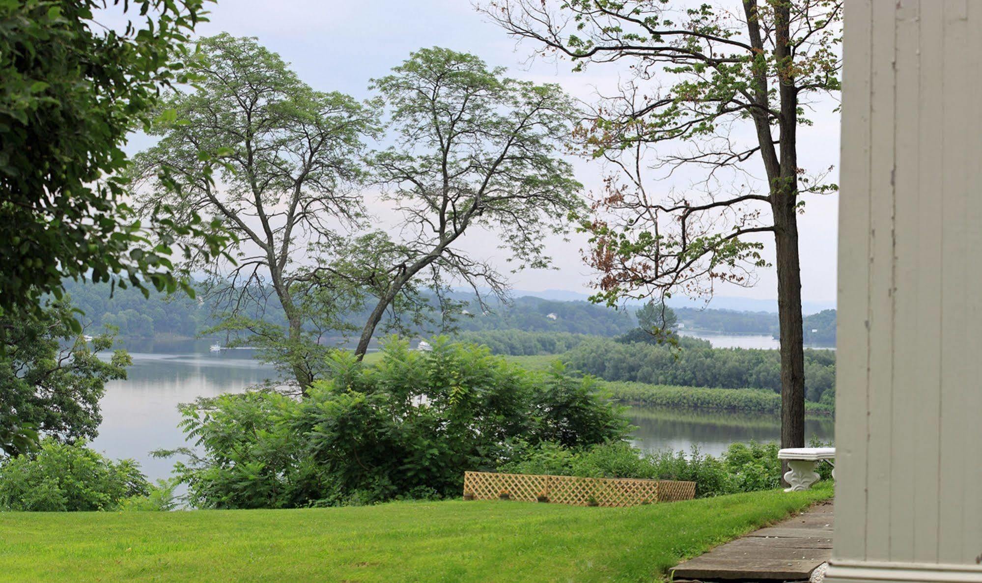 Oakcliff Bed And Breakfast Halfmoon Екстериор снимка