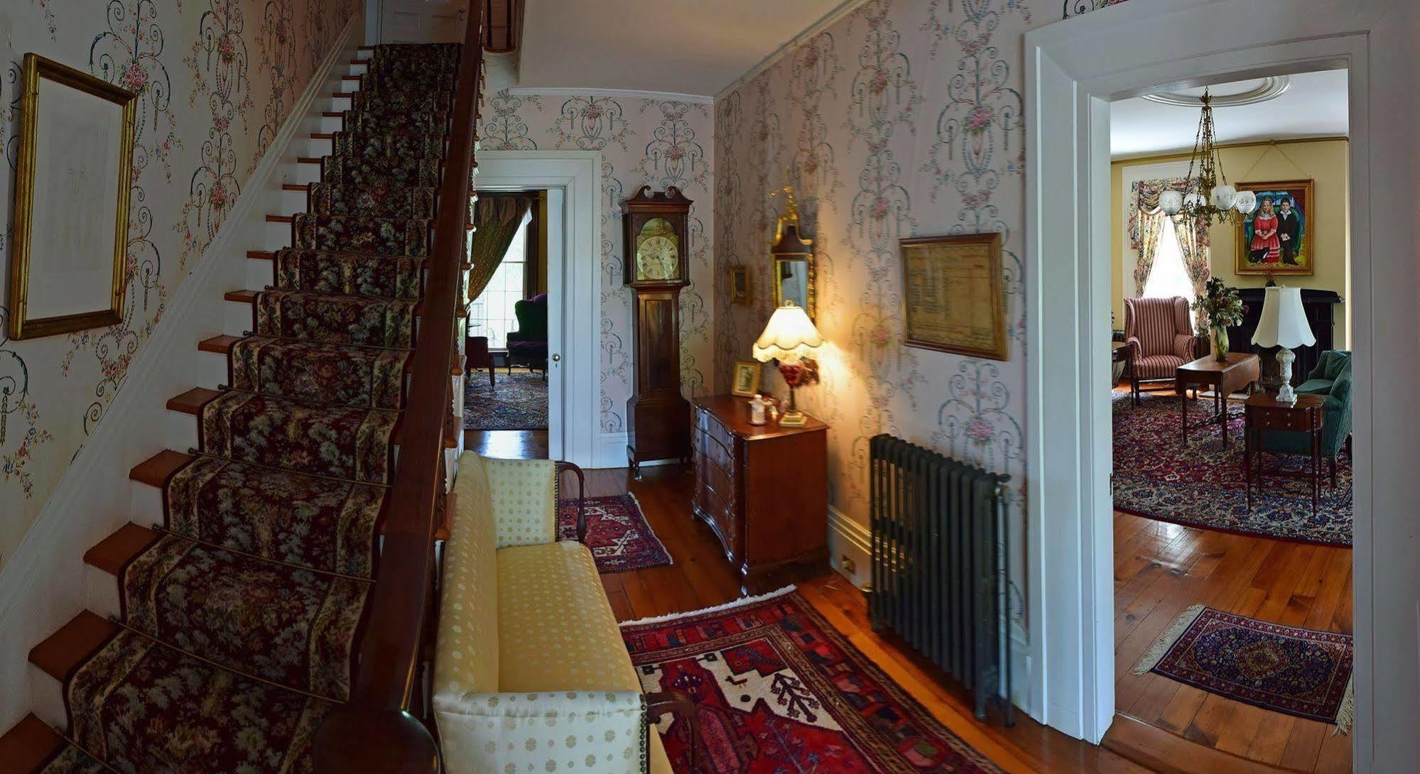Oakcliff Bed And Breakfast Halfmoon Екстериор снимка
