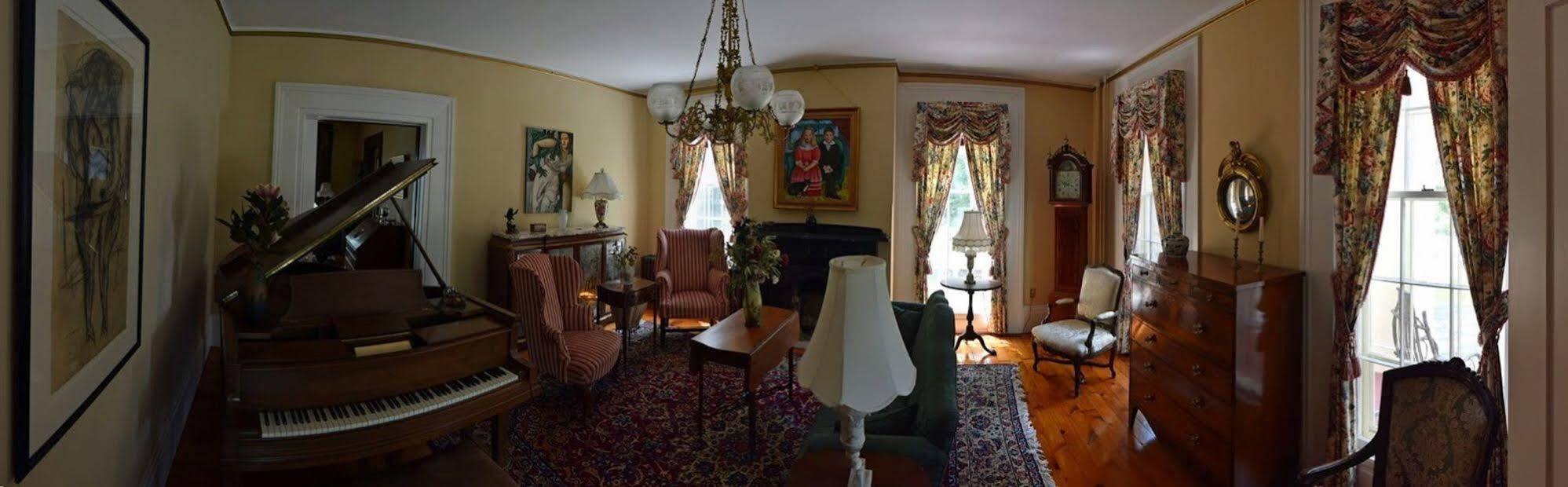 Oakcliff Bed And Breakfast Halfmoon Екстериор снимка