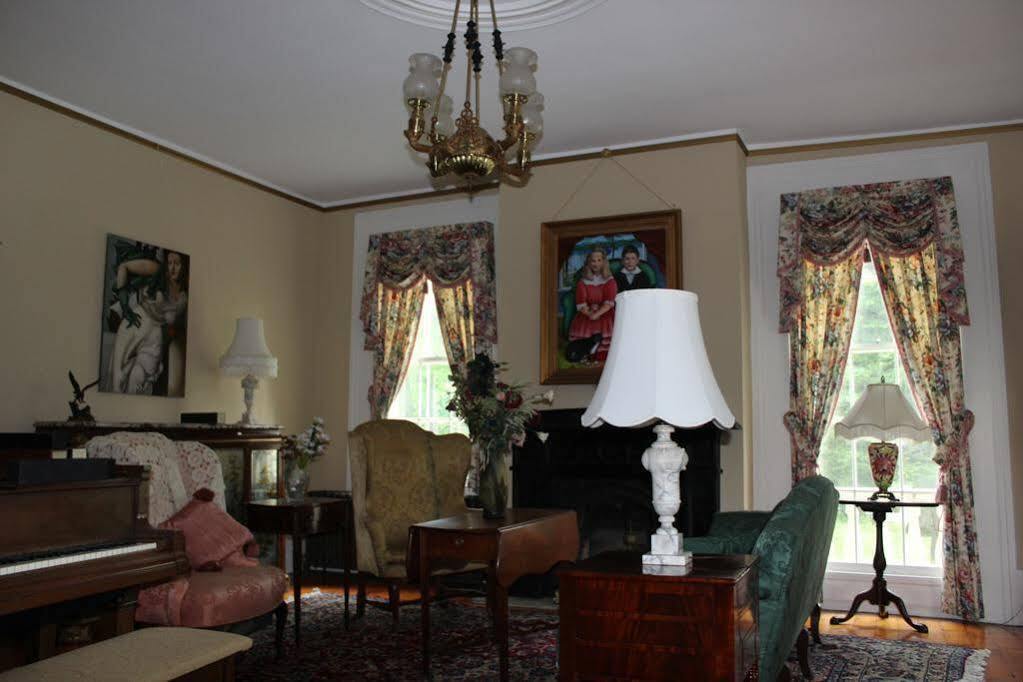 Oakcliff Bed And Breakfast Halfmoon Екстериор снимка